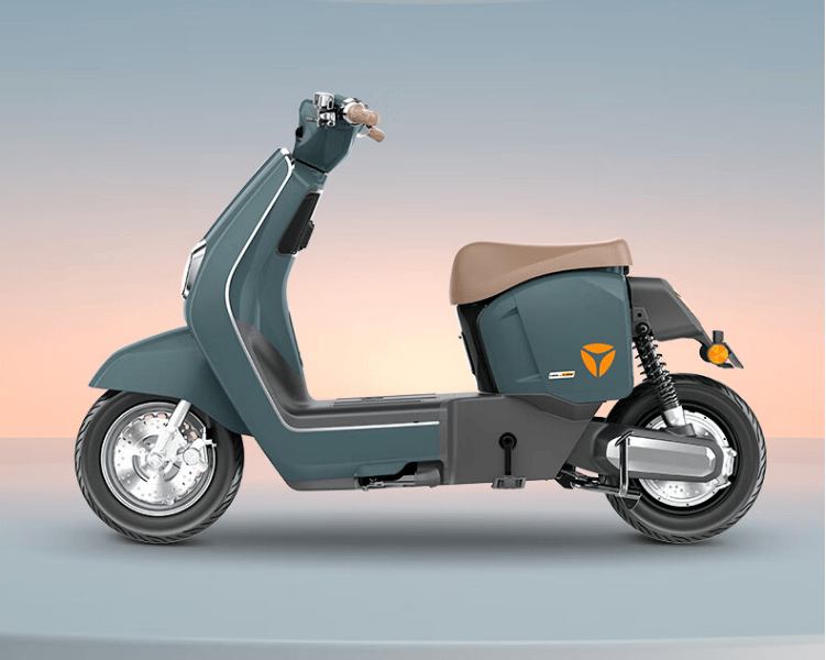 五千多买新国标电动车,雅迪和九号哪个能闭眼入,对比后有答案了