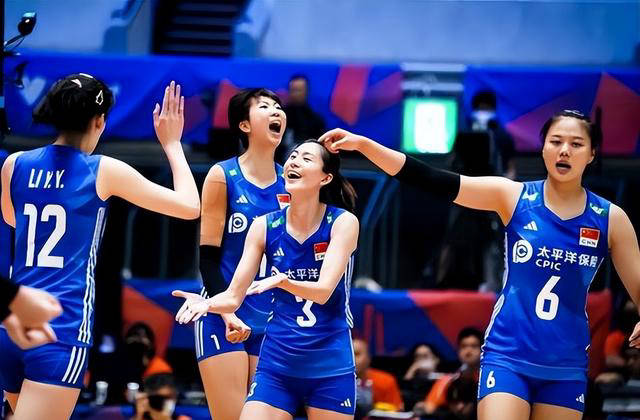 刘晓彤转型领队穿越角色,郎平期许球迷共同祝福_中国女排_巴黎奥运会