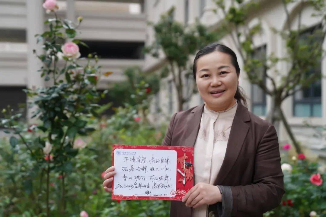 贵阳市第六中学党委副书记,校长 邓昌柯——贵阳市第五中学奋勇拼搏