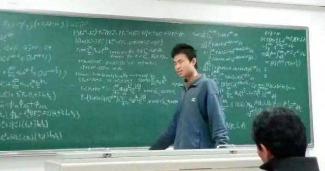 北大数学天才"韦神"一夜走红,打扮朴素,却因此遭到"讽刺"