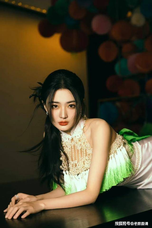 徐璐:风华绝代,曲线诱惑