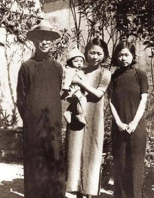 与不爱自己的女人结婚,中年数次自杀,沈从文把一生都过成了寂寞
