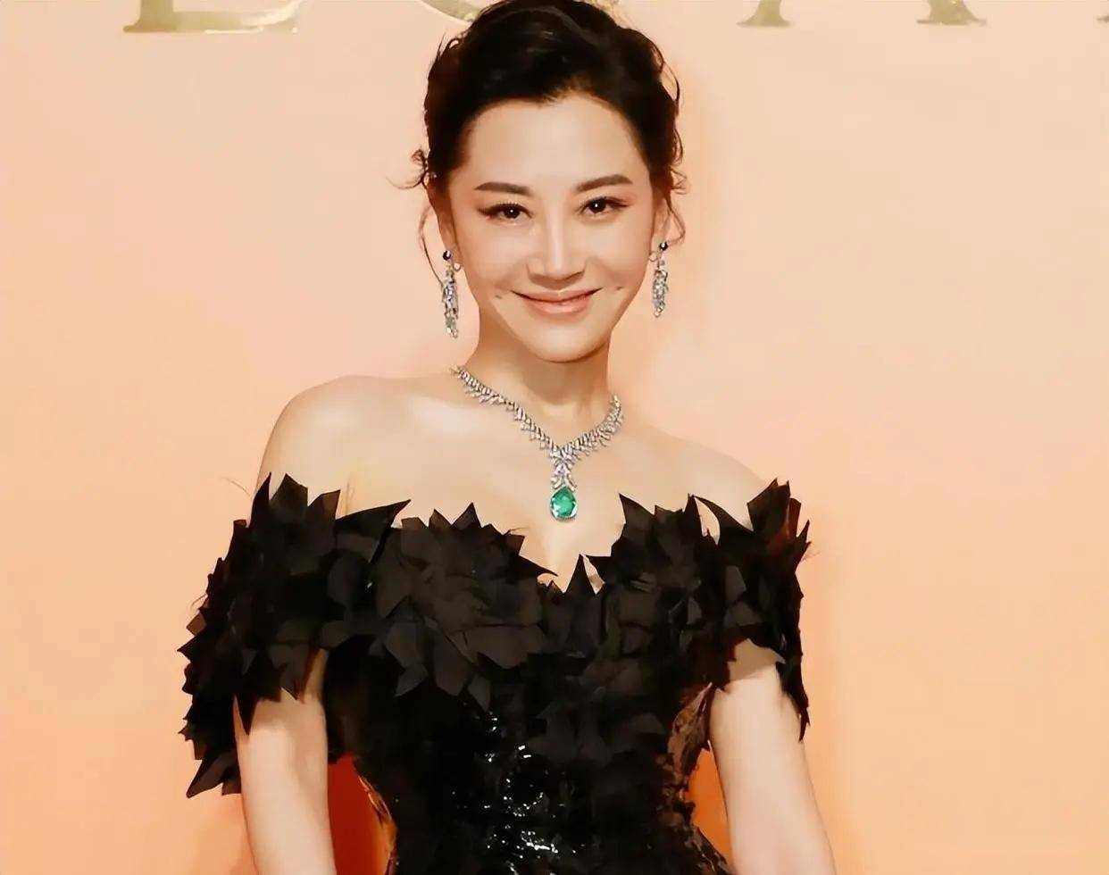 揭秘许晴如何保持永恒的魅力与美貌!