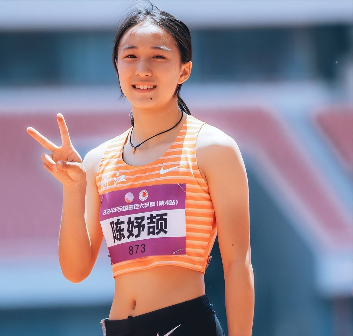 中国15岁短跑天才少女200米夺第1:国家队训练蜕变_陈妤颉_比赛_女子