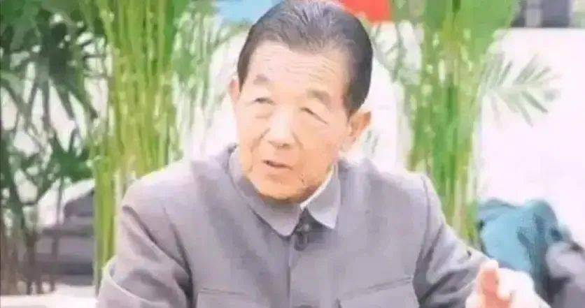 在1989年的一个小镇上,邱满囤的名字成为了传奇.