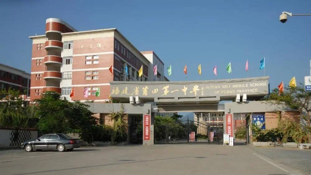 在砺青中学就读的三年,林兰英依然刻苦,门门功课都非常优秀,这也让她