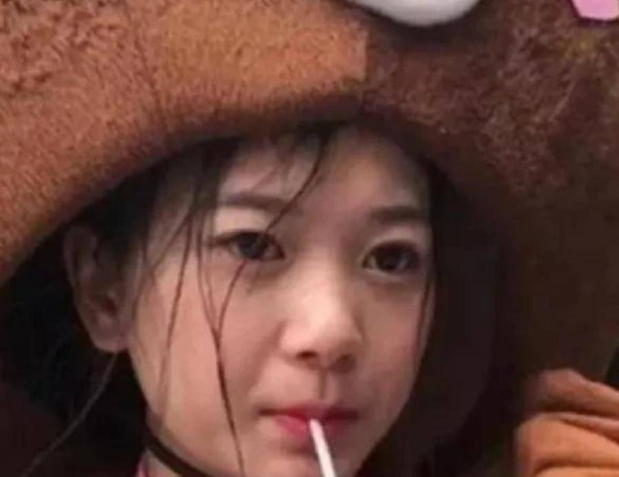 她是小学未毕业的"董事长",23岁拥有78亿身家,人生履历全靠编_张曼如