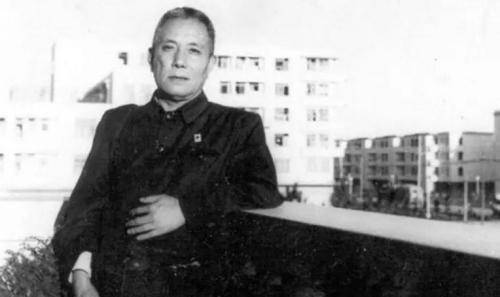 王春翠跟曹聚仁两人的感情,仿佛就印证了一句话"前半生不要遇见太惊艳