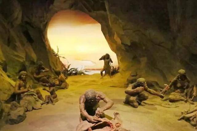 数十万年前人类先祖如何生活?虽然已直立行走,行为却让人讶异