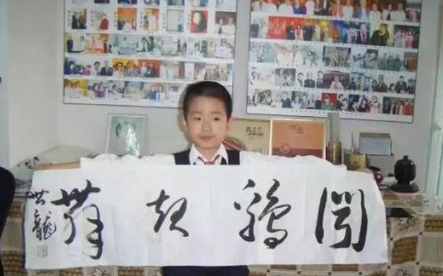 "书法神童"何世龙,一幅作品卖出11万天价,如今20岁有何成就?