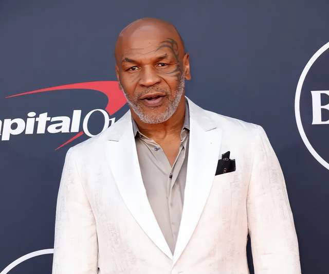 泰森飞机上突发医疗紧急情况,保罗澄清比赛谣言