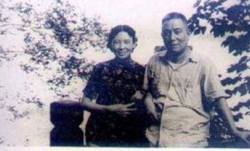 18岁的邓珂云毕业了,整个人看上去更加漂亮,但王春翠在发现曹聚仁依旧