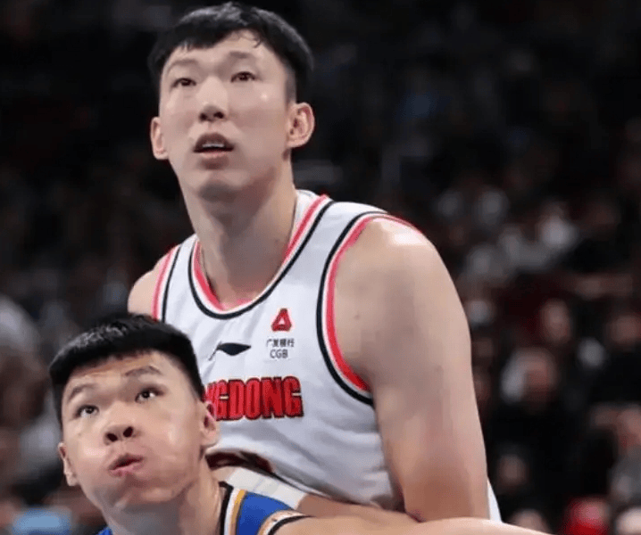 北京首钢男篮在引进周琦的报价中,或许愿意开出3000万 范子铭 姜文的