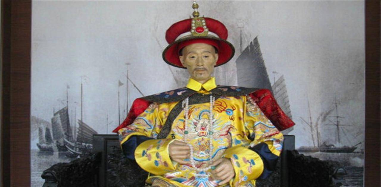 他是清朝唯一以嫡长子身份继承皇位的人, 却经历了最丢人的几件事