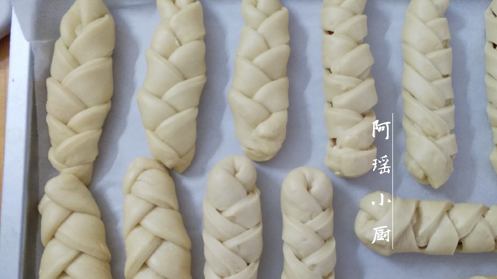 手把手教你在家做辫子面包,好看又好吃,早餐就它了!