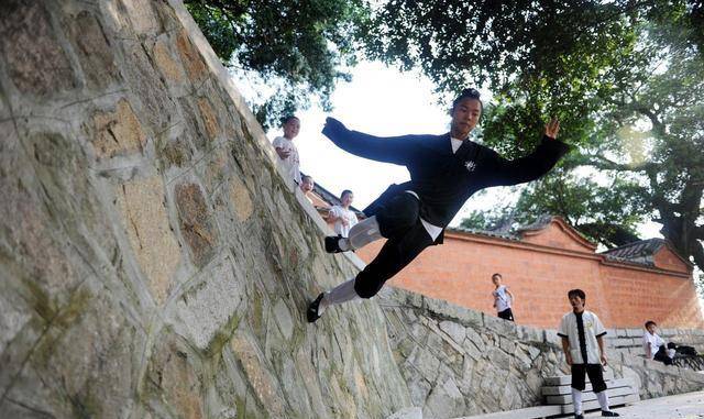 燕子李三真的会轻功吗?他本人的大腿,让我们看到传统武术的魅力