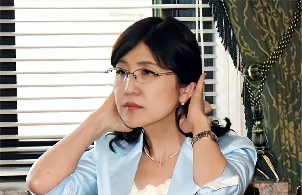 安倍晋三培养的"美女蛇":稻田朋美,她是如何利用安倍上位的?