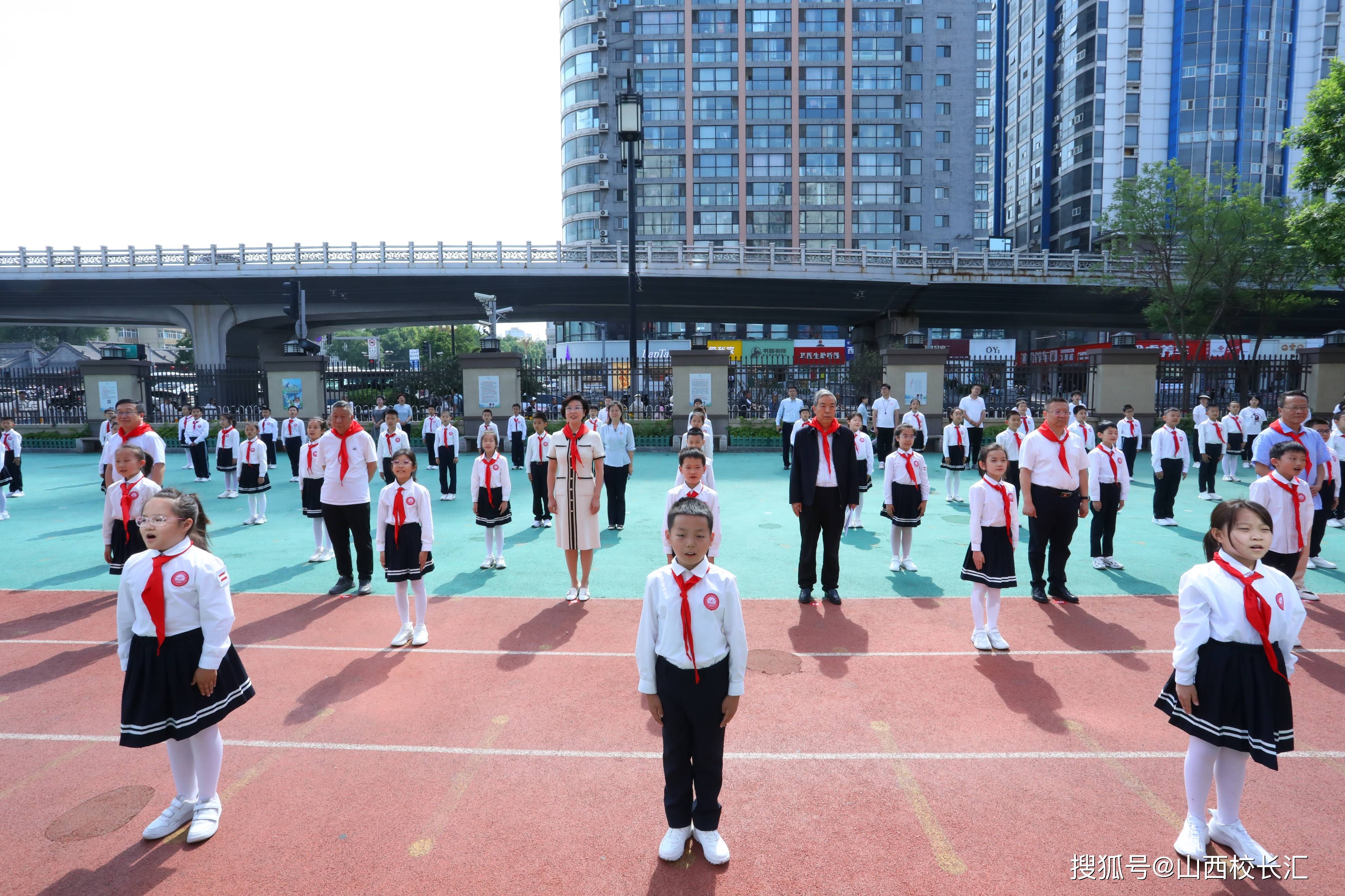 太原杏花岭区五一路小学开展"五一艺术空间"揭牌暨书法家进校园活动