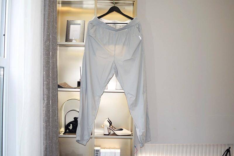 清凉一夏从“素湃”开始 寒水石凉感抗菌防晒速干休闲裤