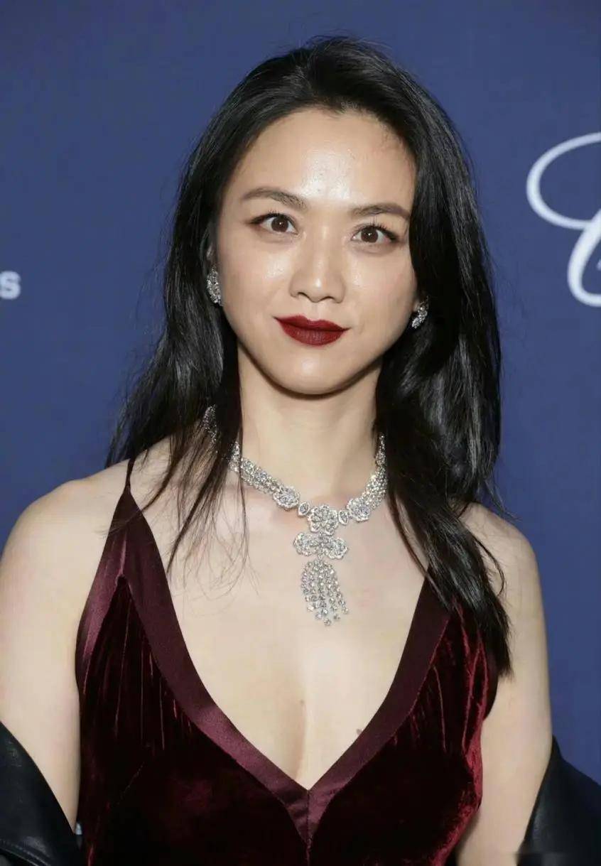 汤唯:44岁女神的美貌写真,性感身材让人目不转睛!