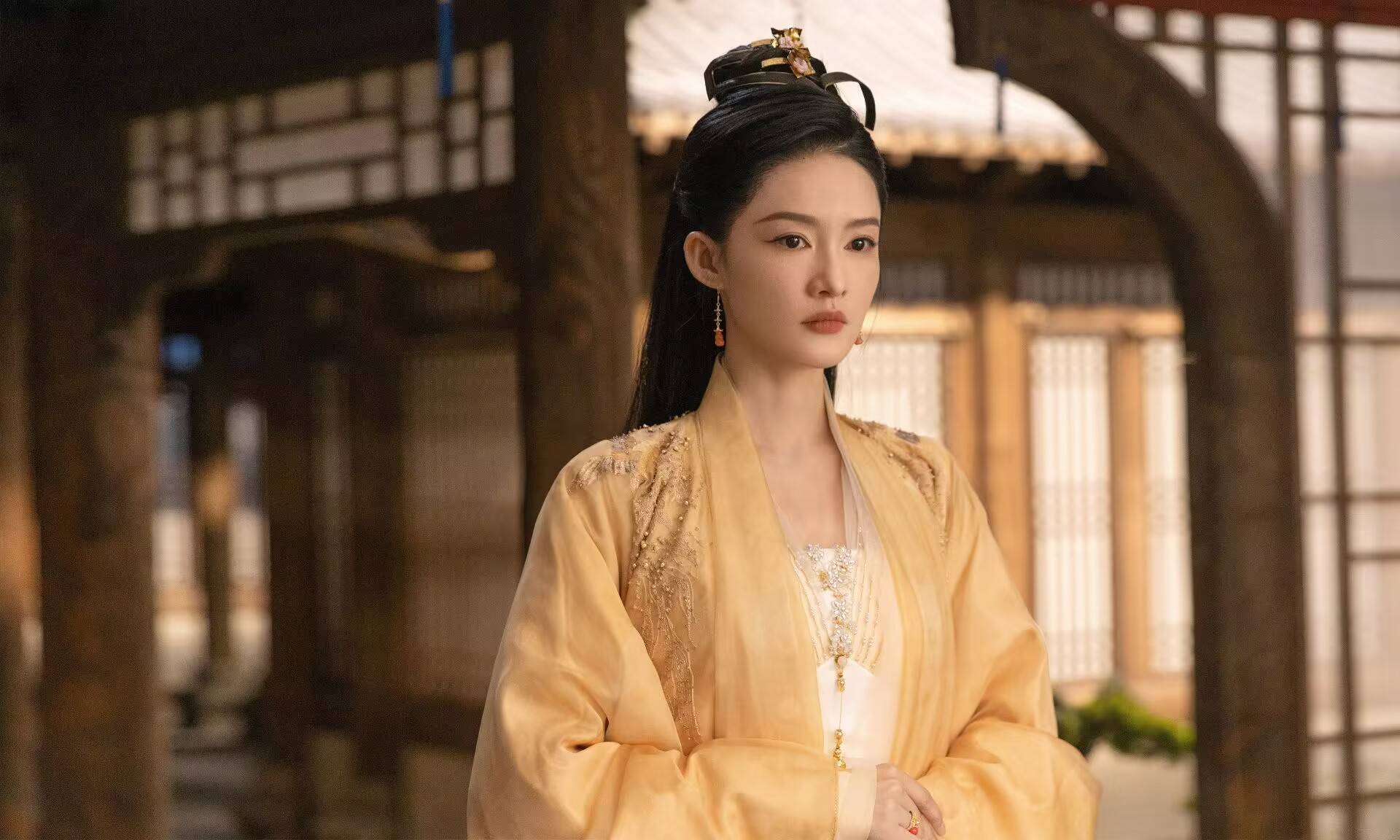 截至目前,李沁已经带来了《花开半夏》,《白鹿原》,《庆余年》,《爱上