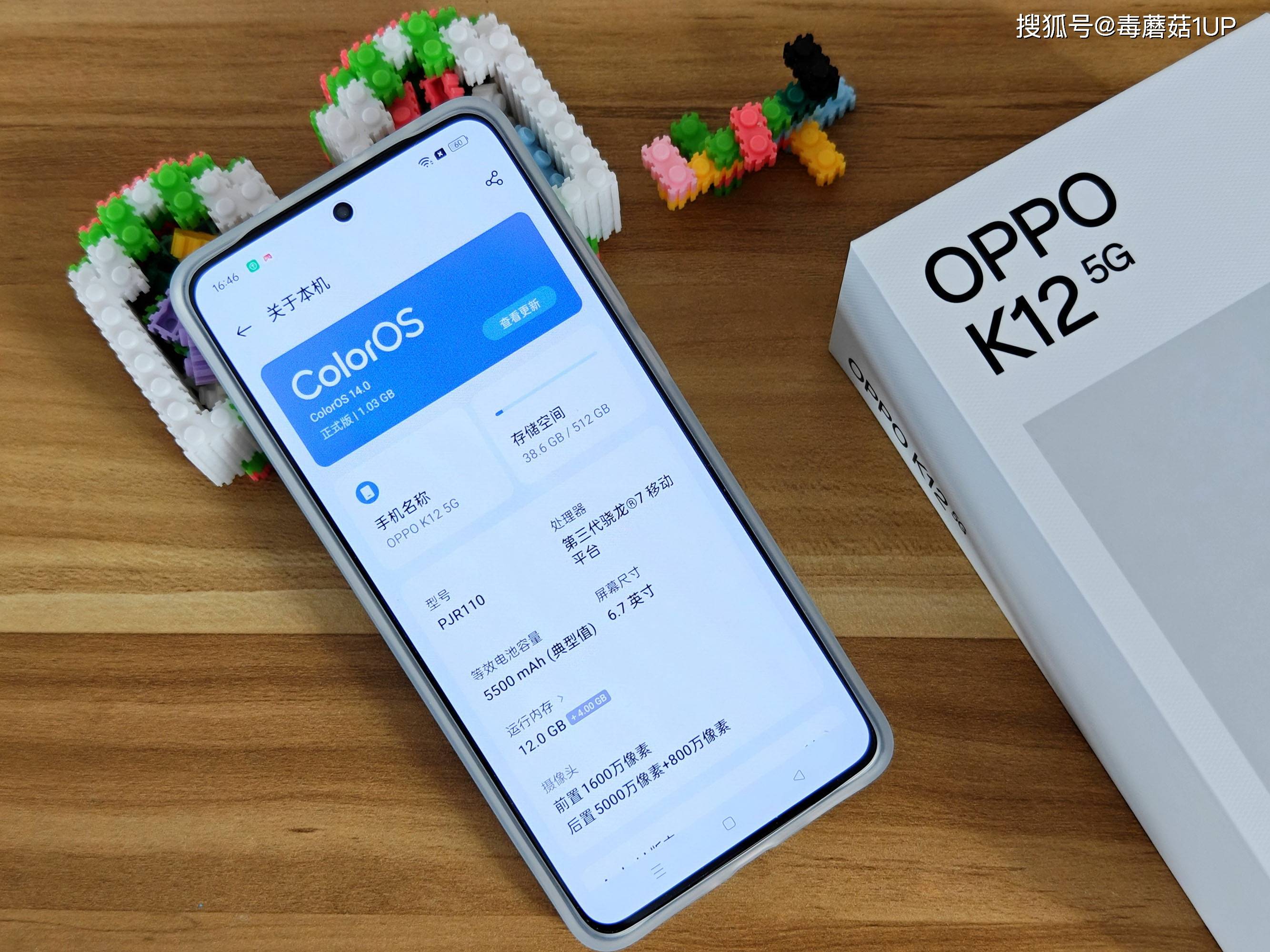 闪光灯虽然和魅族21系列差不多,是圆环的,实际上这个圆环只是罩子