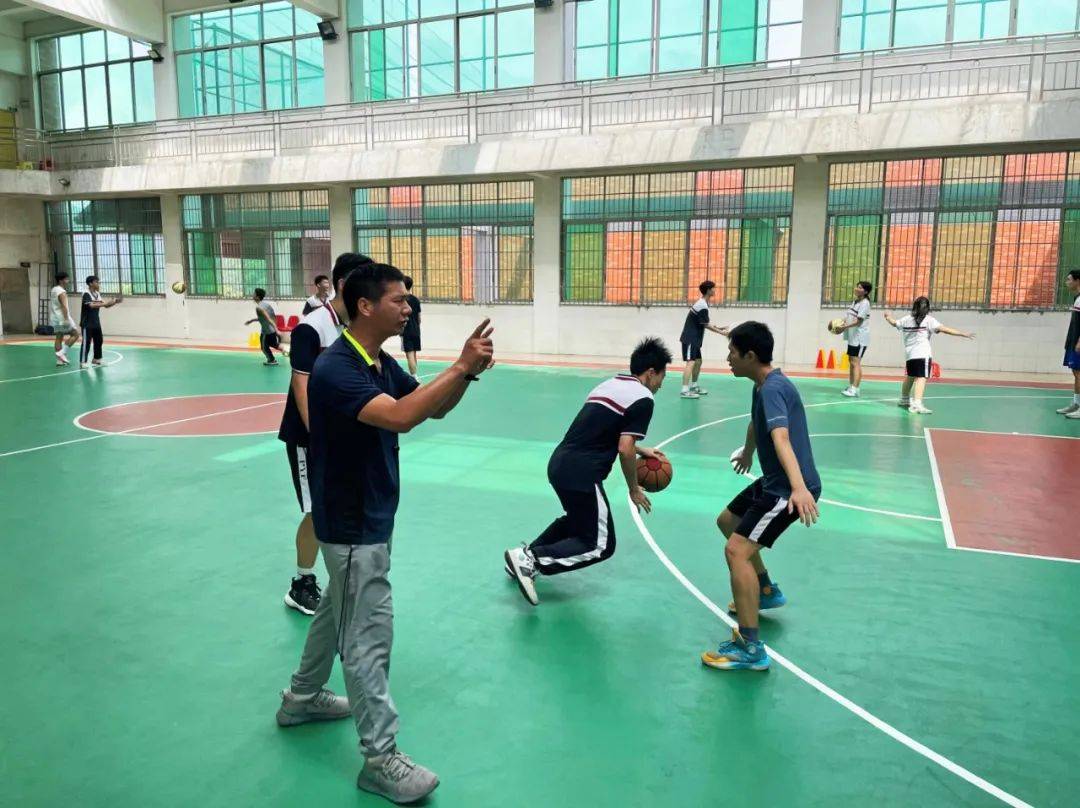 广州市教研院与番禺区教师发展中心莅临象贤中学开展教学视导工作