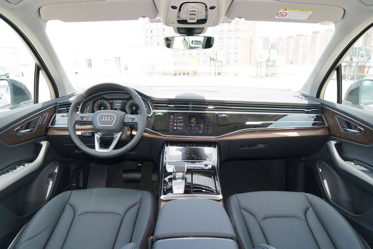 奥迪q7与阿勒泰:探索自然之美,尽享豪华之旅