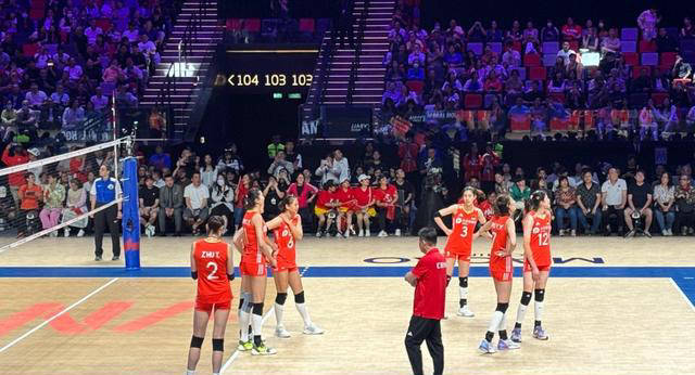 日本女排3-0横扫法国队,与中国队争夺亚洲第一_比赛