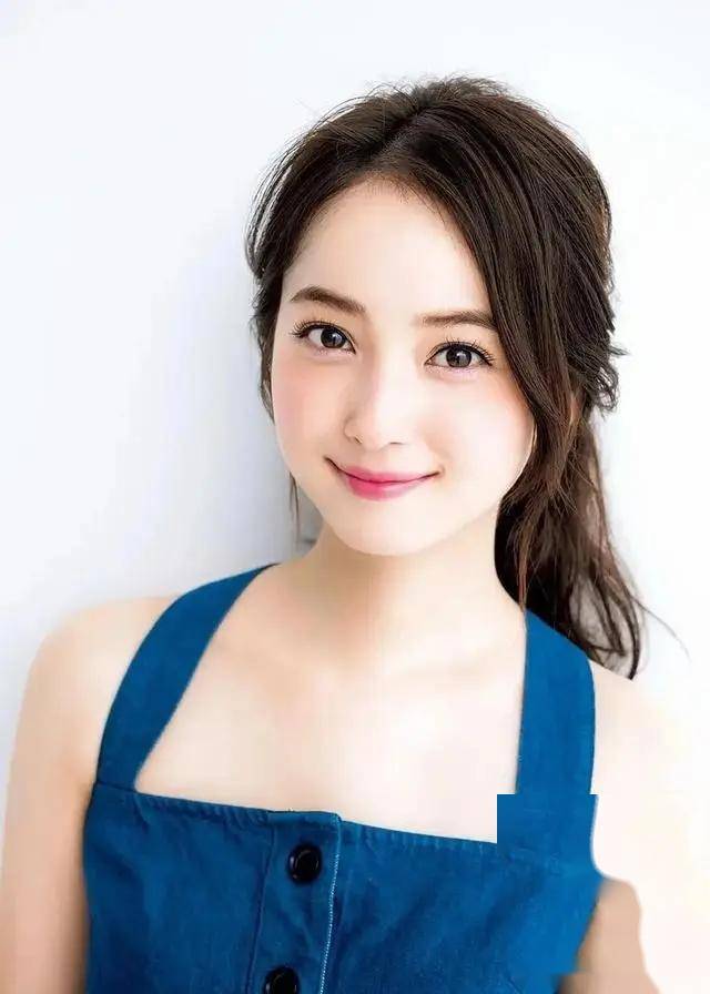 36岁佐佐木希性感写真出炉,才情与美貌齐飞,这世界谁能hold住?