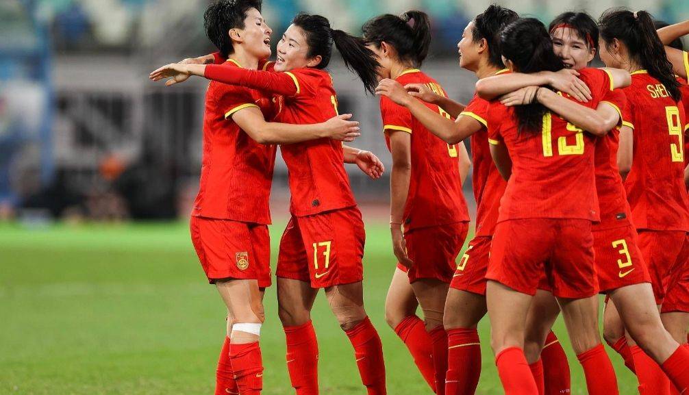 晚上18点,中国女子三大球同时出击,央视全直播,球迷该怎么选?