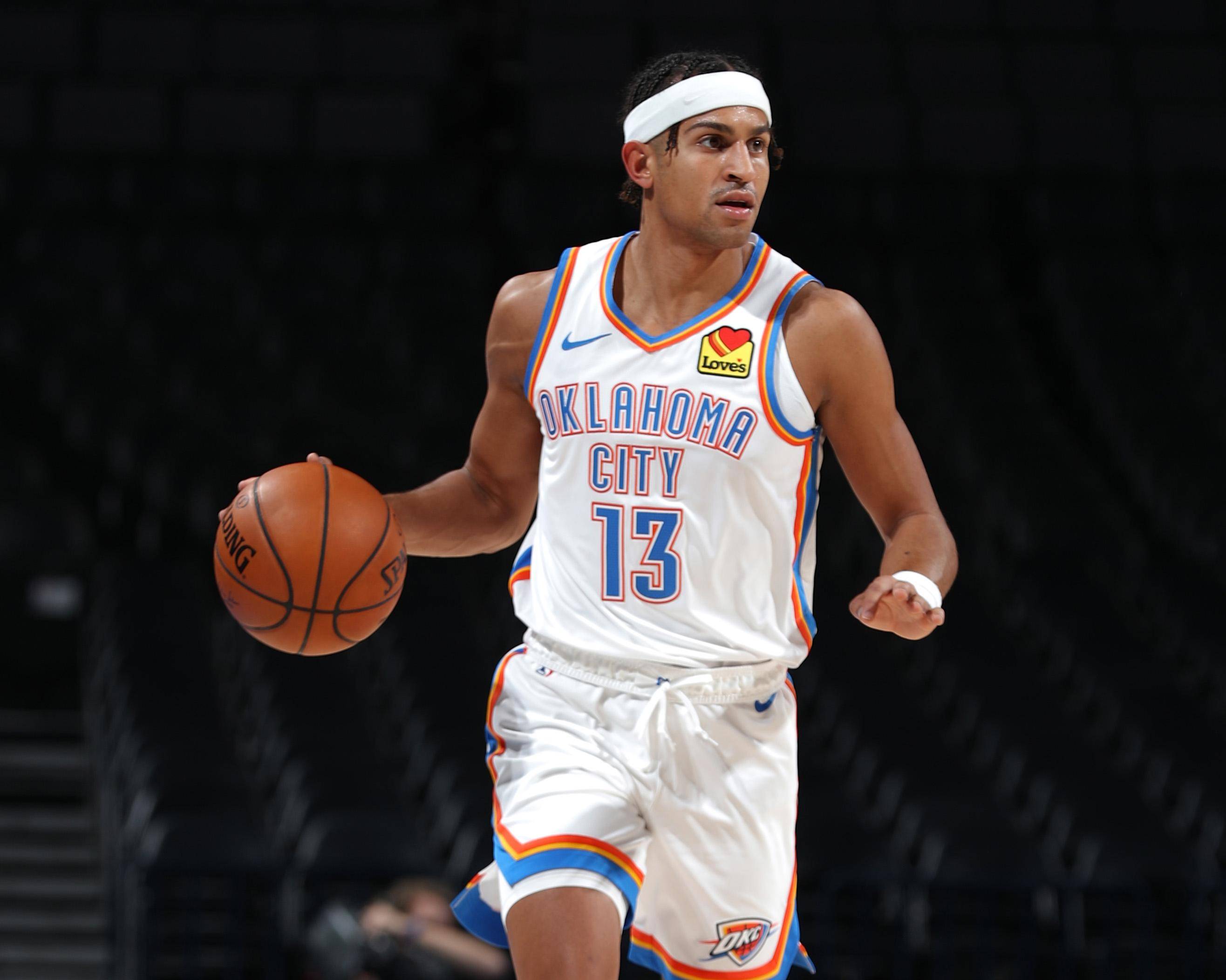 有趣的是,杰克逊曾在2020-21赛季为雷霆队打过三场季前赛,当时他穿13