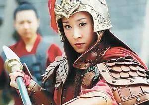 是杨宗保的老婆,但历史上是没有杨宗保的,杨延昭的儿子就是杨文广