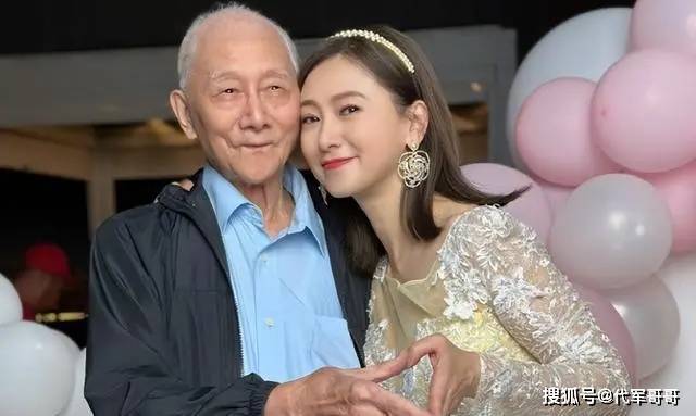 走红,35岁遭豪门抛弃,39岁遇真爱,如今55岁让人羡慕_翁虹_伍伟杰_舞蹈