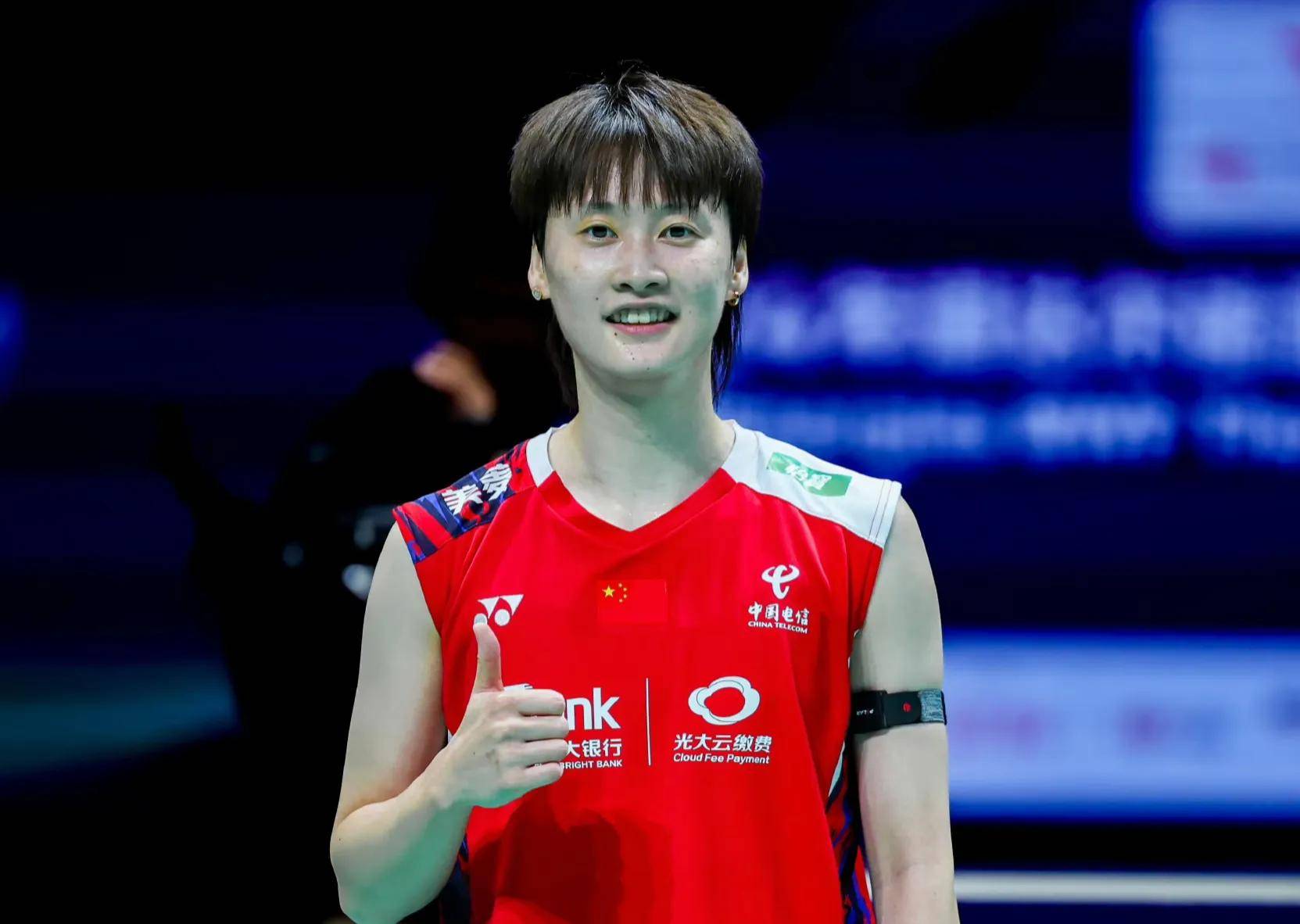 羽毛球新加坡公开赛战报31日赛程:石宇奇,陈雨菲晋级,双打堪忧