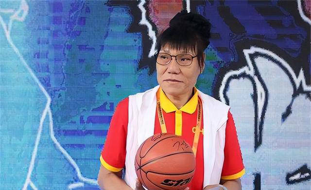 中国女篮名将郑海霞的生活现状与心路历程_赛场_生育_篮球
