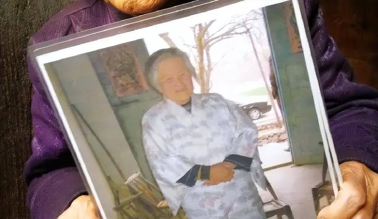 90岁老人一生没有上户口,临终前拿出儿时照片,惊动两国政府_王玉兰