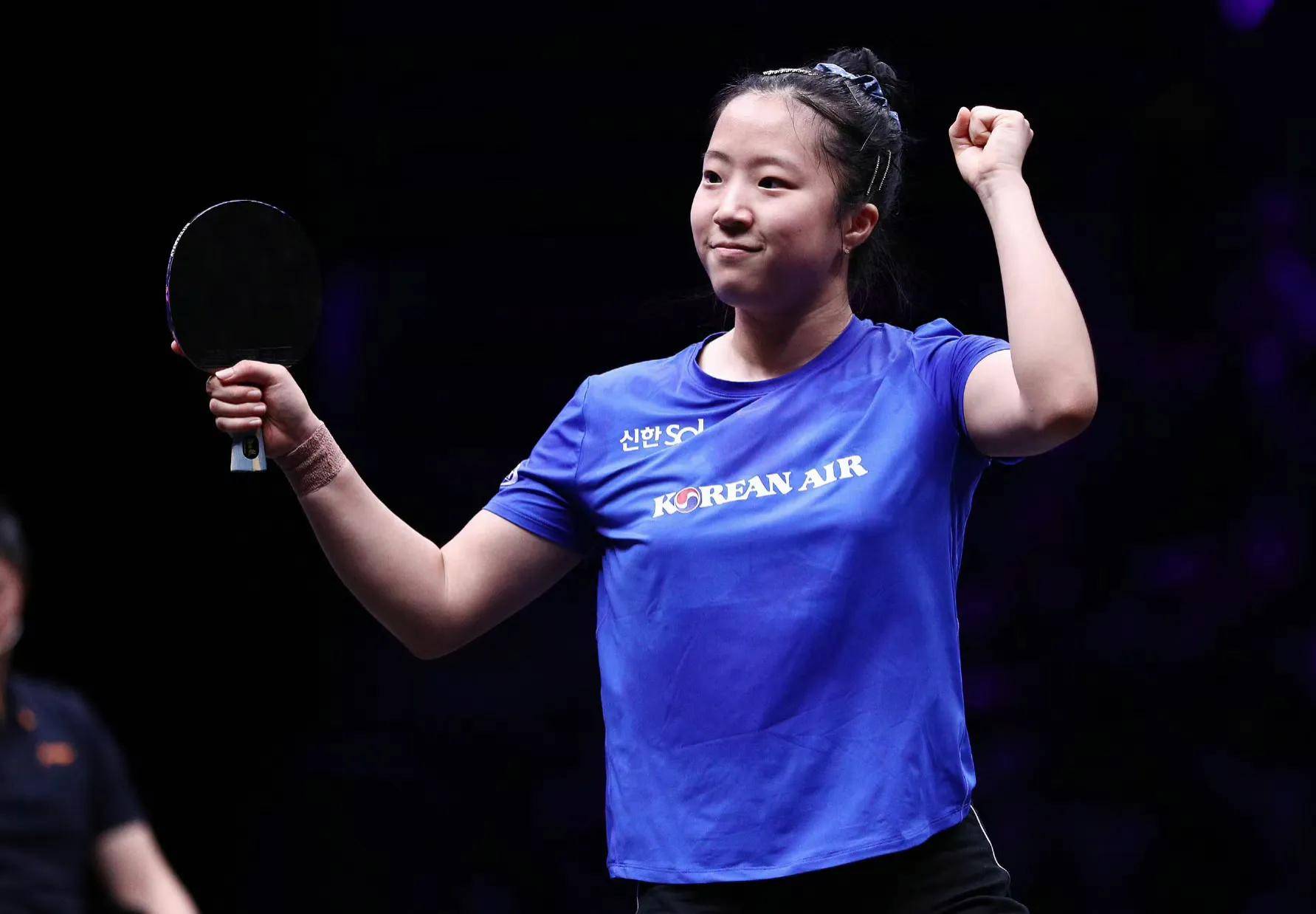 乒乓球重庆冠军赛16强产生 1日赛程:国乒四战全胜,曼昱横扫伊藤