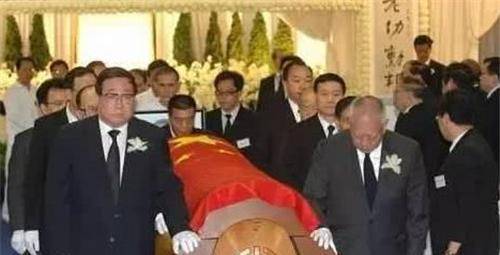 为2个人扶过灵,一个捐了2千亿身家,一个身价2千亿_世平_郑裕彤_周大福