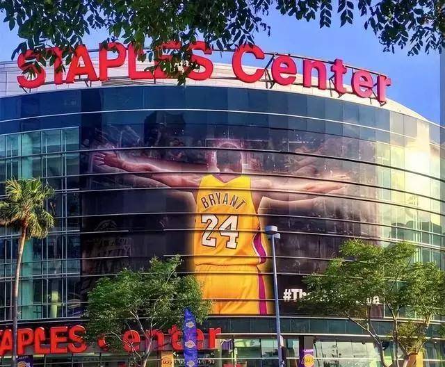 早期nba球队搬迁非常频繁,所以租赁球馆成为了常态!