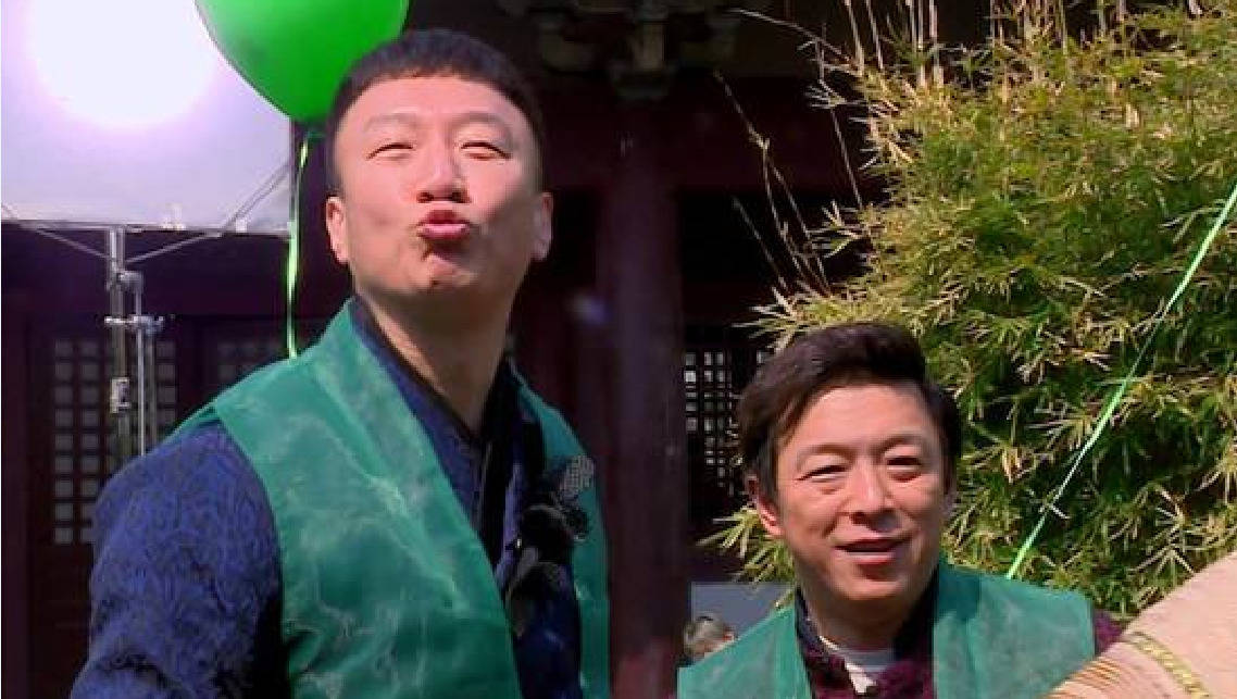 你说这韩笑,长在了中老年人的审美点上,还有点儿小才华,又进入了一个