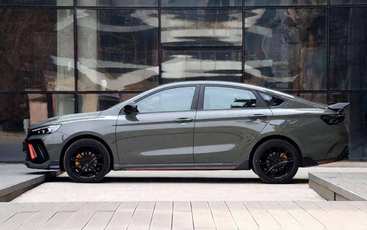 吉利缤瑞cool龙腾版:紧凑型车实力派,大空间自带"大床"?