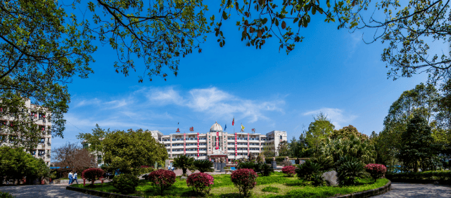 伍隍中学怎么样-伍隍中学本科上线率-伍隍高中是公办还是民办-资阳初