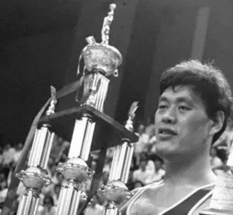 2008年穆铁柱病逝,其儿女都是正常身高,都没有继承父亲的事业