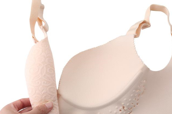 正是因为无痕内衣的制作过程特殊,需要较高的技术,对设备也有一定的