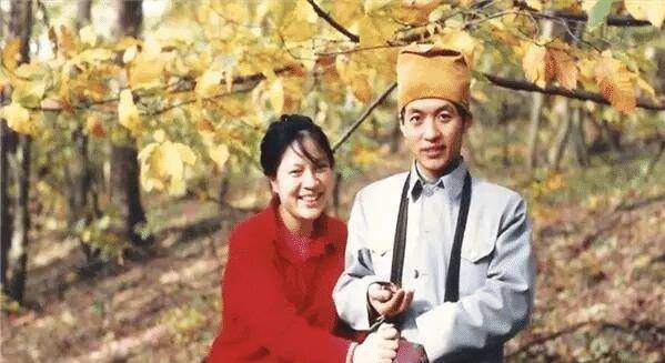 顾城生前拒绝抚养儿子,杀妻自尽前给儿子留下遗书:愿你别太像我