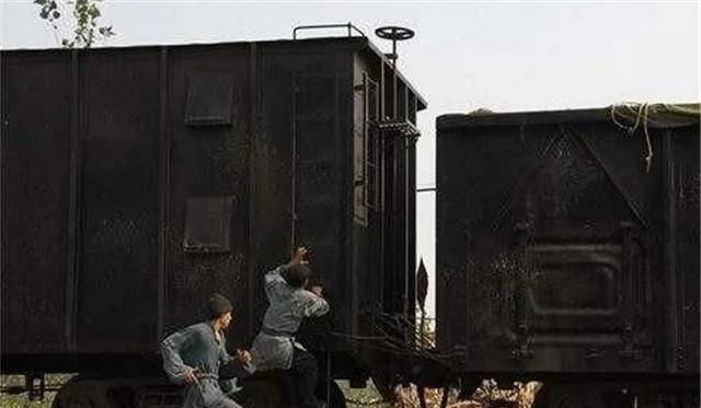 回顾1992年沈吉线列车脱轨事故:火车折角塞门被关,司机开上土坡