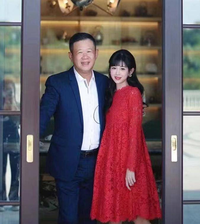 特步千金七匹狼公子举办世纪婚礼,婚礼现场奢华,何猷君到场庆贺