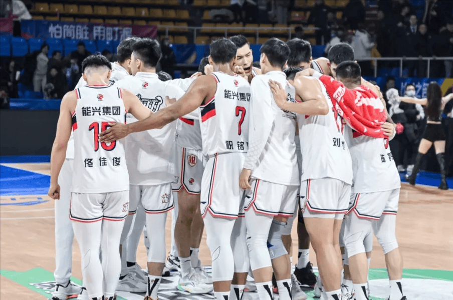 广州兜售祝铭震,郭士强现身济南!新疆报价布莱克尼,广厦签外教