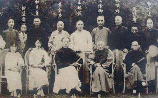 初衷全在于保卫自身的利益,与官方作斗争;帮内有帮规仪式,有辈分区别